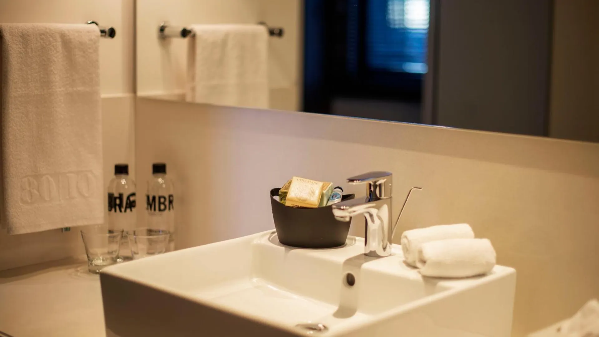 8010 Urban Living- Luxury Home Experience Bogota Colombia