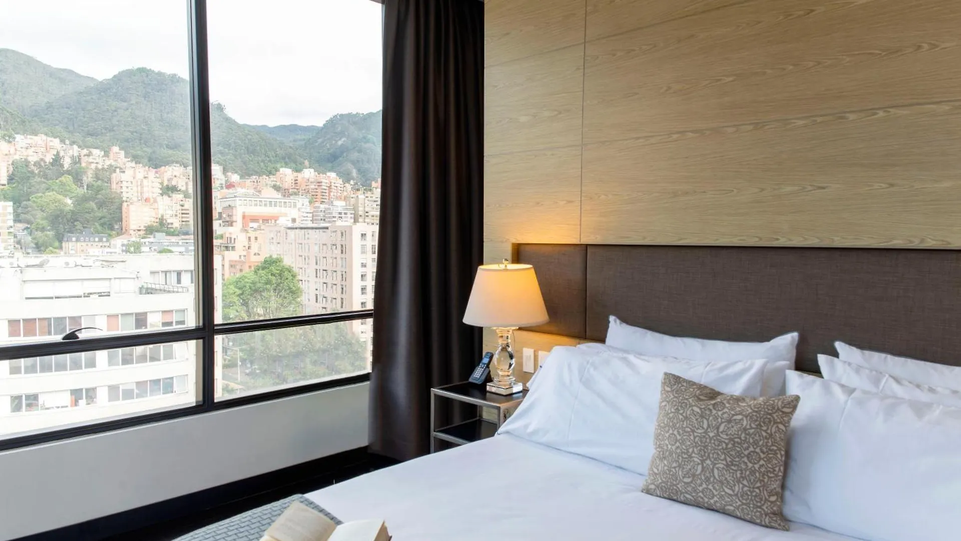 8010 Urban Living- Luxury Home Experience Bogota
